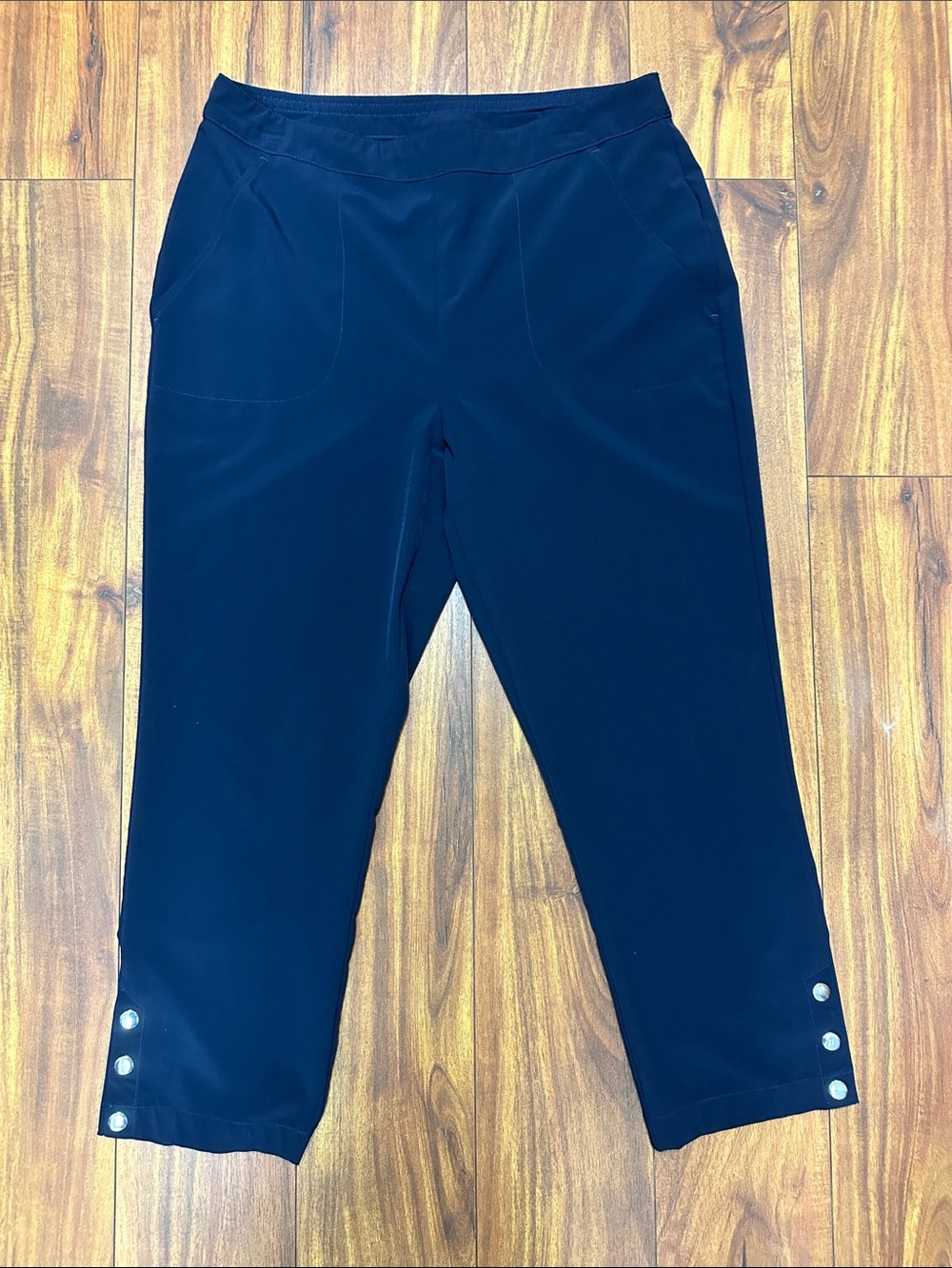 Chicos Black Button-Hem Ponte Pants pull on waist size .5 or a 6